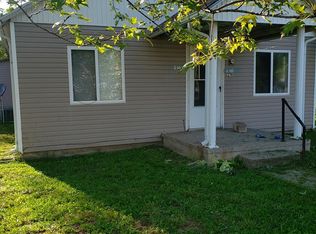 216 N 6th St, Chetopa, KS 67336