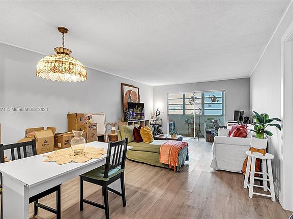 4th image of 1850 NE 169th St APT 203