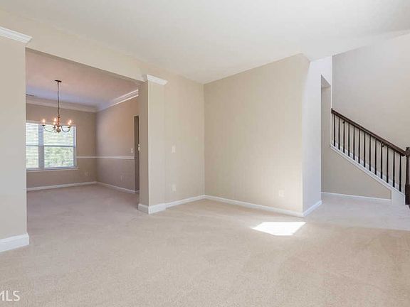 4th image of 590 Ballyshannon Dr