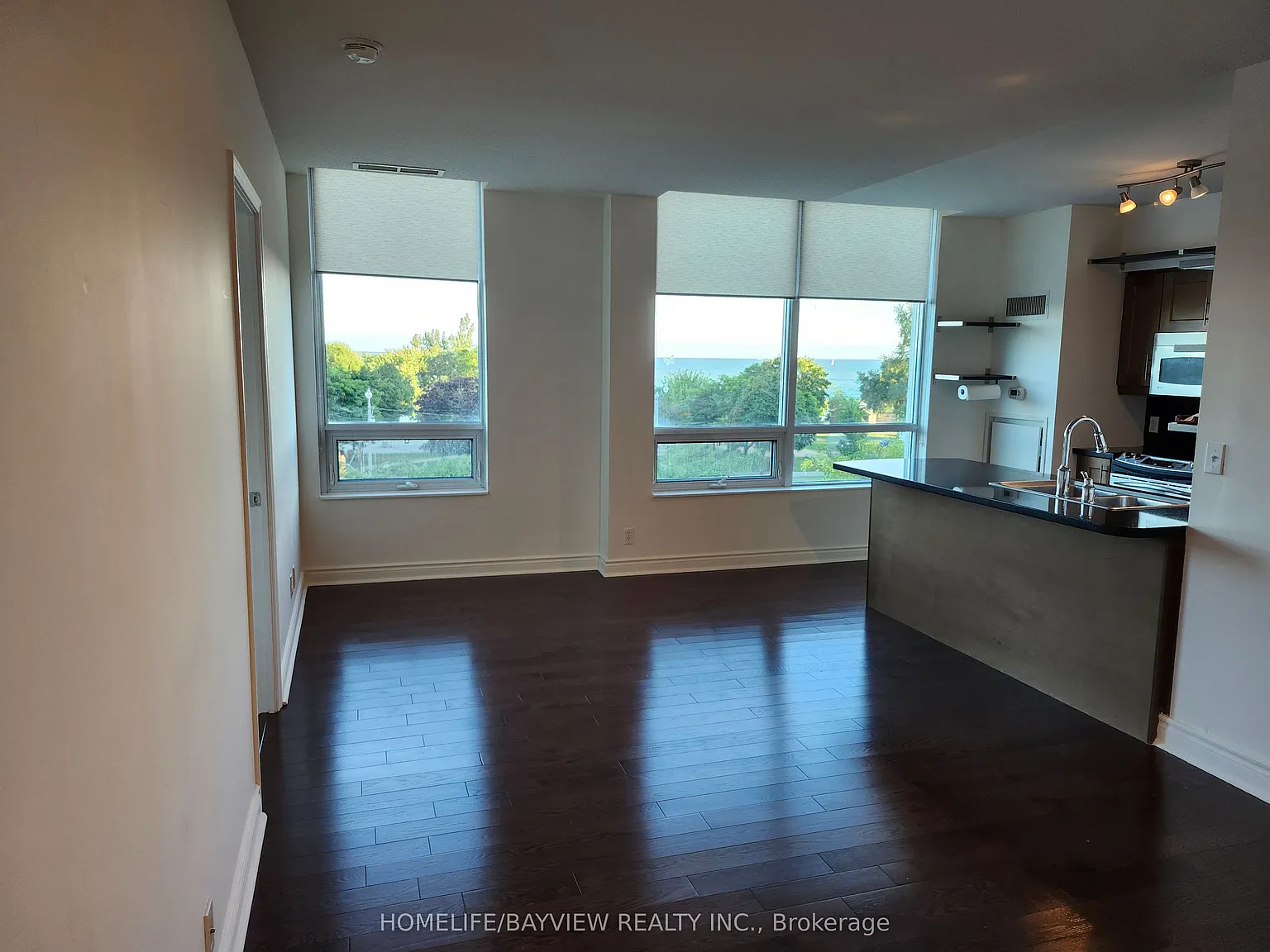 Park Lake Residences — Photo 2