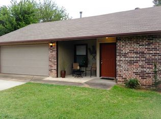 2689 W Mount Comfort Rd, Fayetteville, AR 72704