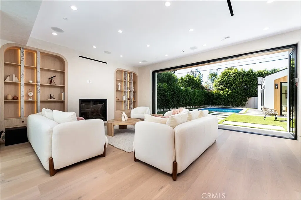6 bed, 6.5 bath, 5015 sqft, $22,900 — Photo 3