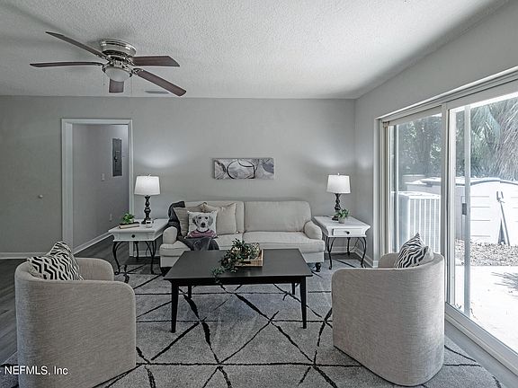 5th image of 4028 FERRARRA Street