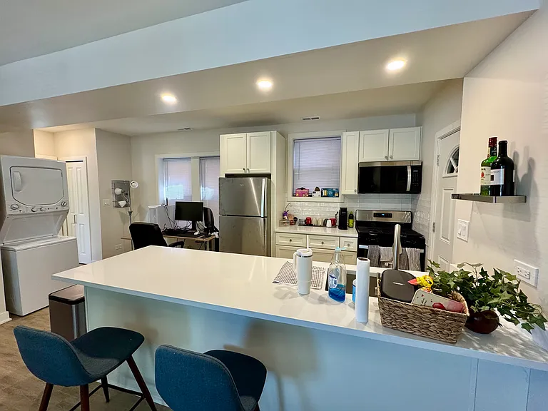 1643 W Cornelia Ave #1 — Photo 17
