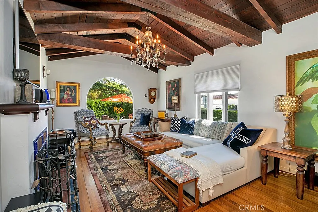 5 bed, 2520 sqft, $10,000 — Photo 3