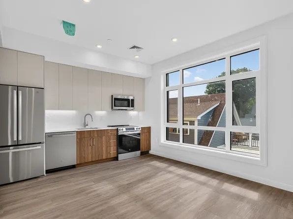13 Warwick St #303, Somerville, MA 02145