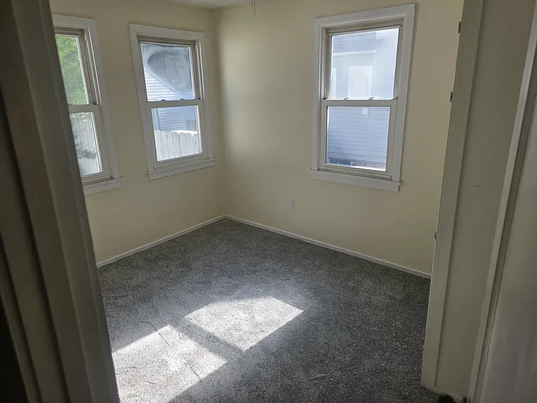 416 Webster Ave — Photo 9