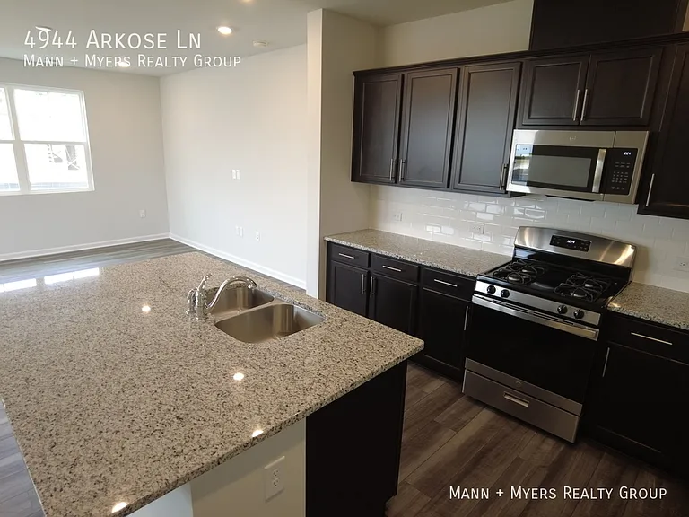 4944 Arkose Dr — Photo 13