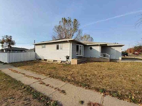 2nd image of 401 15th Ave W