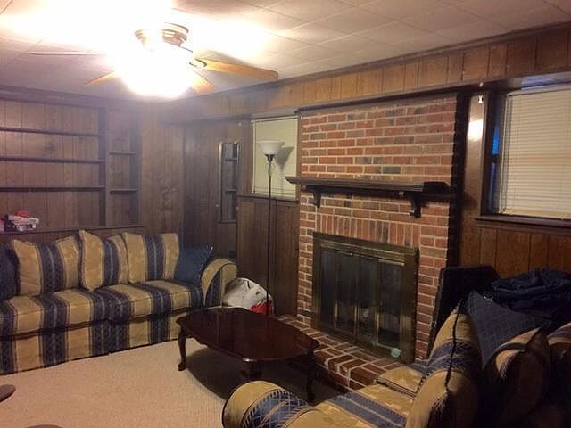 2nd image of 909 Sutton Dr