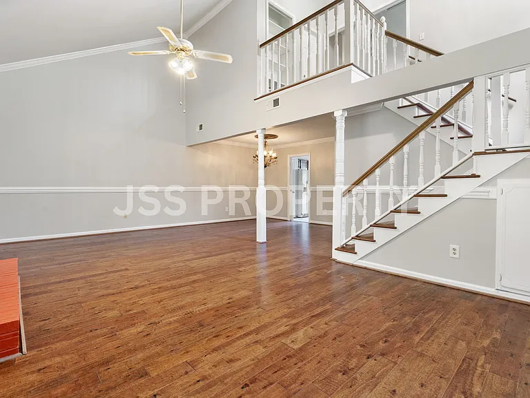 2267 Cheshire Dr — Photo 6