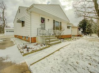 225 Bexley Dr, Bedford, OH 44146