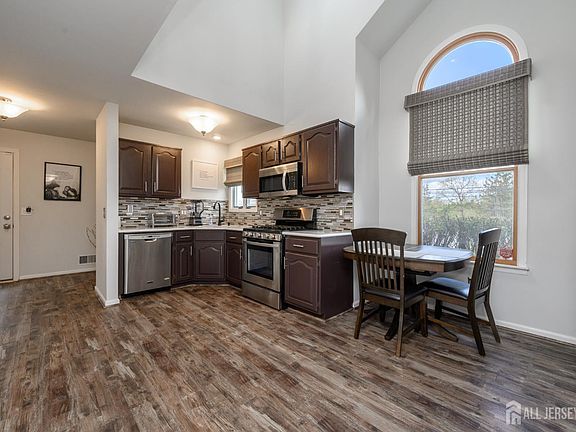 5th image of 675 Raritan Rd APT 24