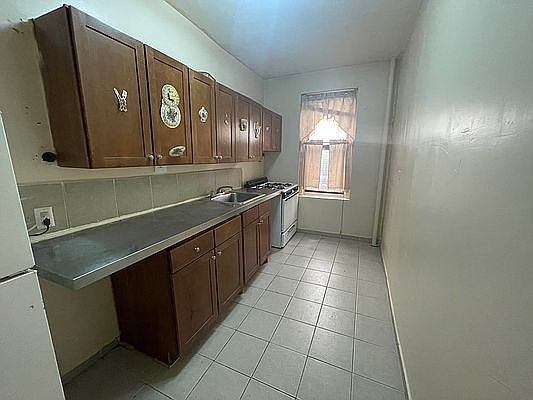 3rd image of 3033 Wallace Ave APT 1C