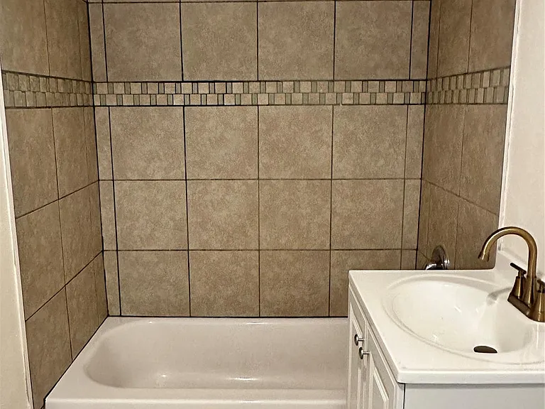 408 Randall St #9 — Photo 7