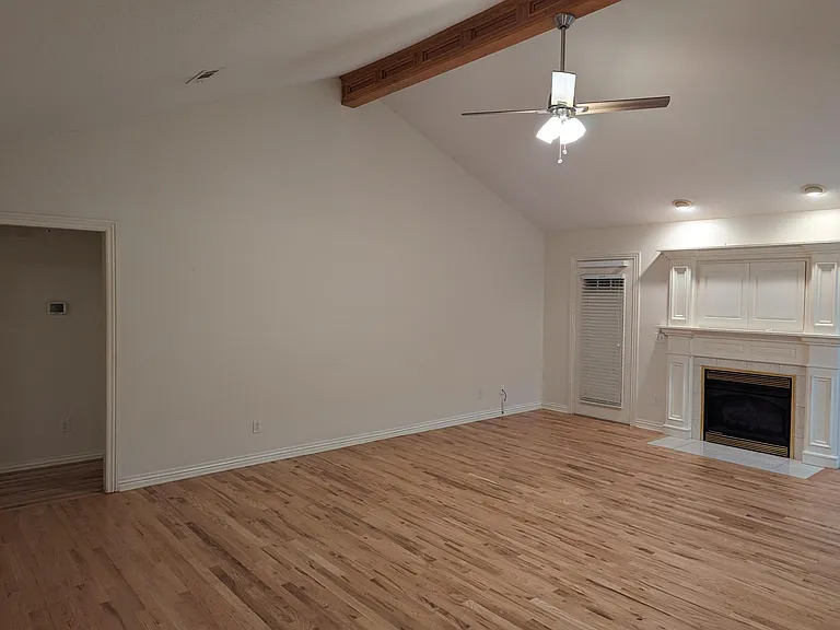 2030 N Hailey Dr — Photo 3