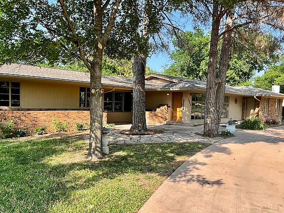 3rd image of 3826 S Hills Cir