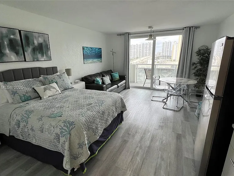 19201 Collins Ave #611 — Photo 12