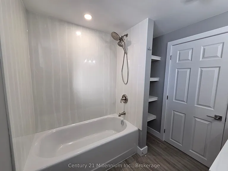 398 Kingsway St E #2 — Photo 14