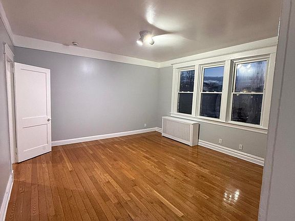 4th image of 335 Clifton Ave #1