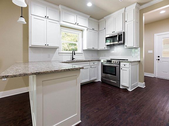4th image of 147 Charlya Dr