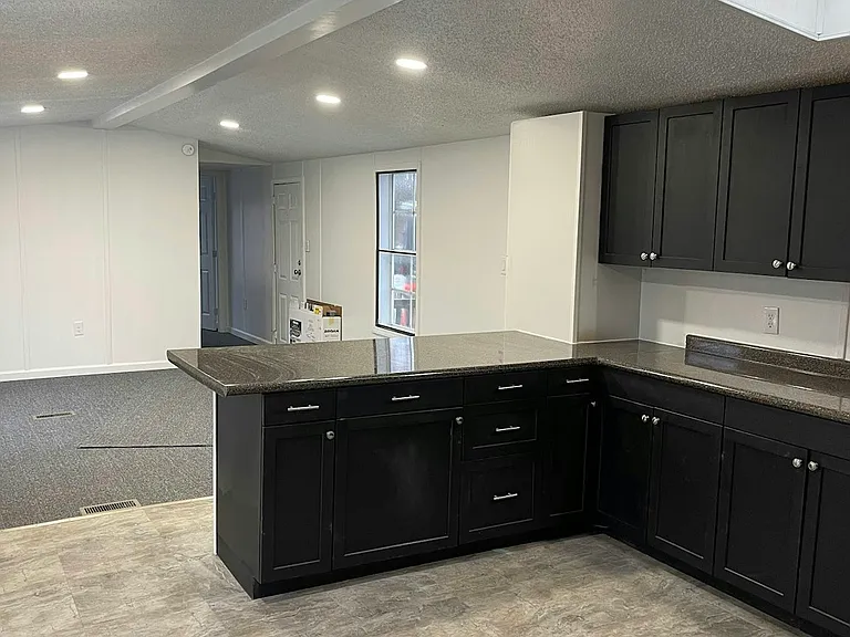 2823 Bailey Ave — Photo 4