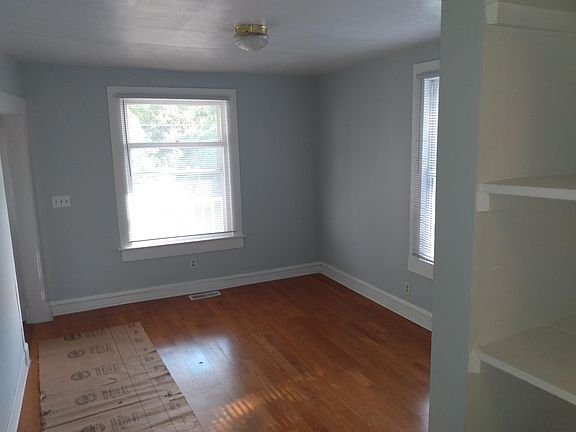 3rd image of 11 Gilmer Ave NE