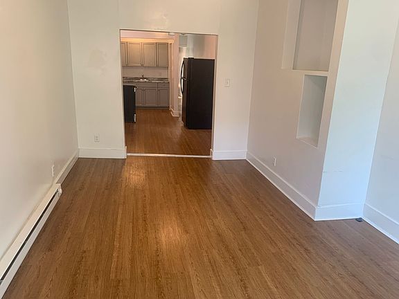4th image of 222 E Philadelphia St APT 3