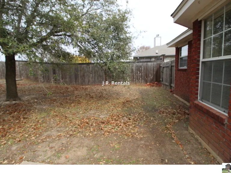 5211 James Loop — Photo 30