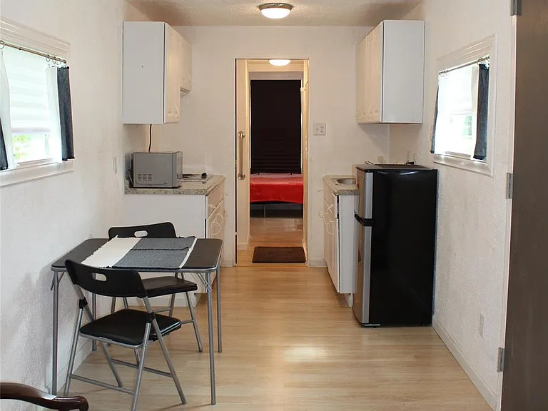 3425 Southwestern Rd #3 — Photo 6