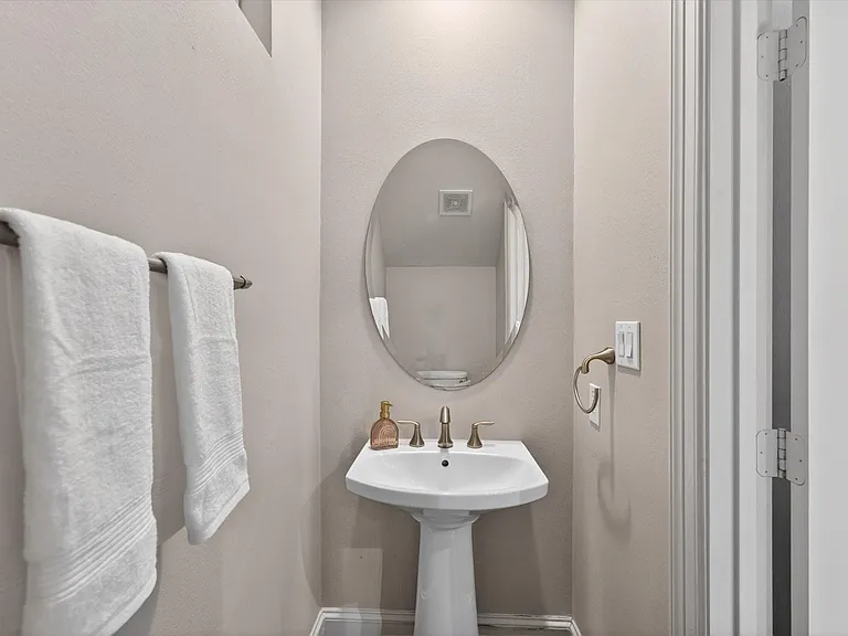 931 W 23rd St #I — Photo 16