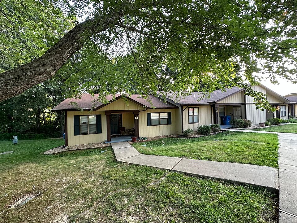 1st image of 7 Eleanor Ln