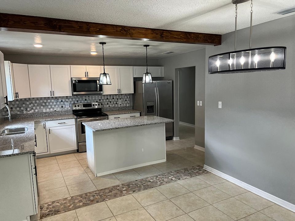 Kitchen & Dinning Area