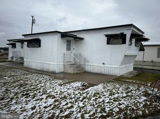 16 Maple Dr, Sicklerville, NJ 08081