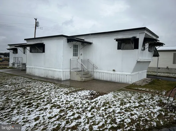 16 Maple Dr, Sicklerville, NJ 08081