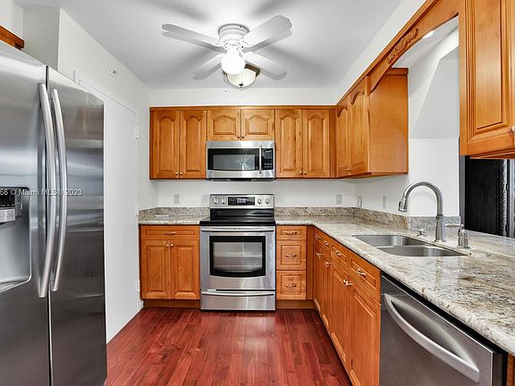 5th image of 625 Biltmore Way APT 1007