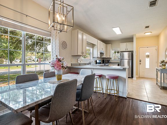 4th image of 400 Belle Chase Ct S