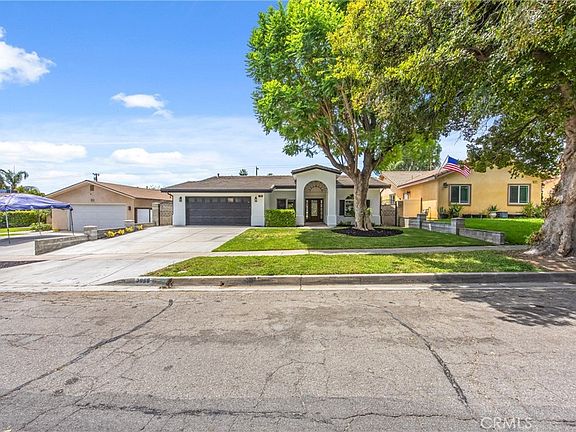 3rd image of 3968 Modesto Dr