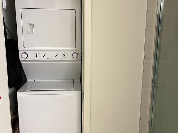 3rd image of 922 Washington Blvd #614