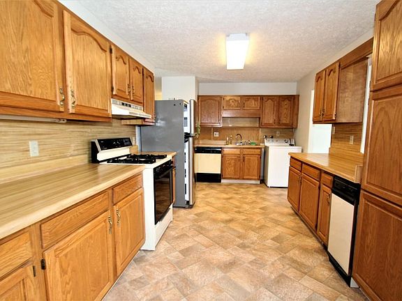4th image of 4466 Darley Ct