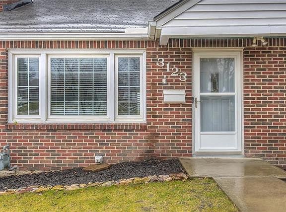 3rd image of 3123 E Barker Cir