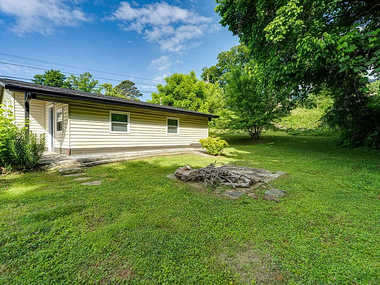 324 Loop Rd — Photo 11