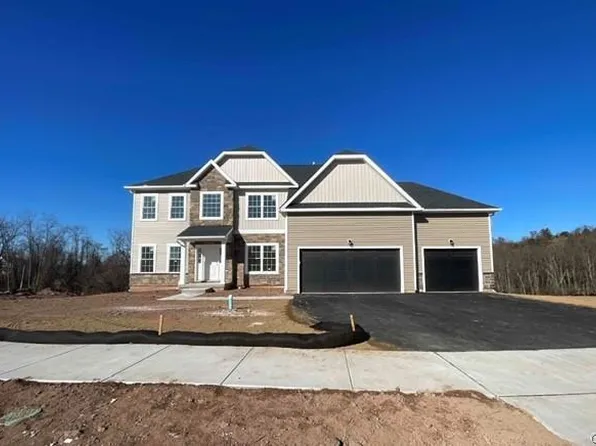 2595 Stonewall Dr #72, Center Valley, PA 18034