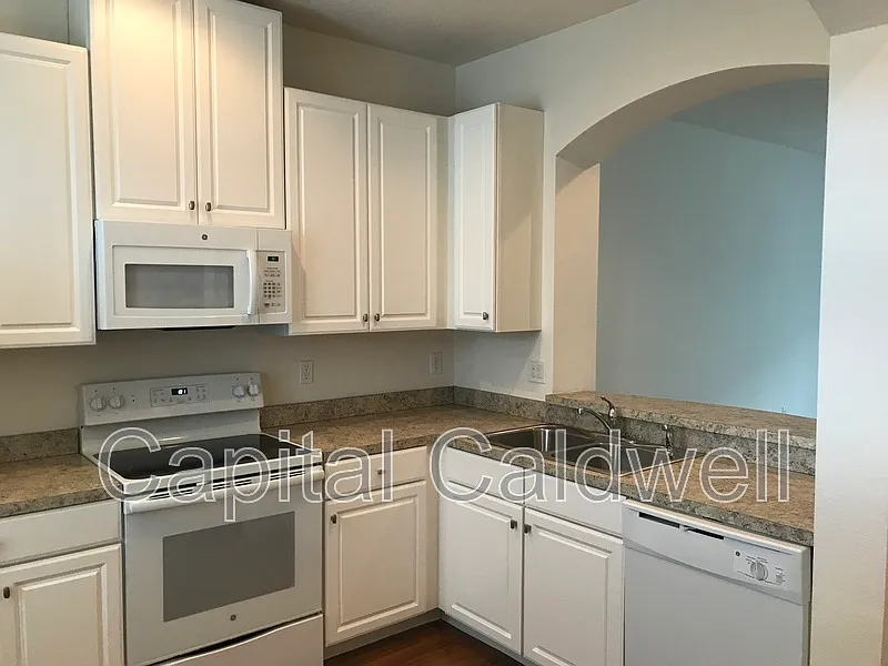 2 bed, 2.5 bath, 1128 sqft, $1,650 — Photo 2