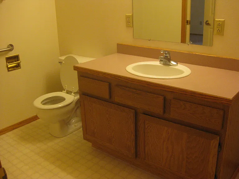 245 SW Higgins Ave — Photo 7