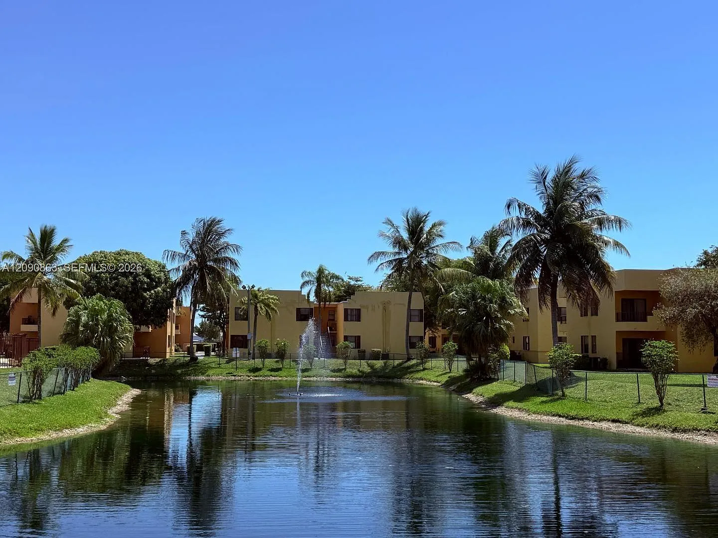 Soleil Lake Condo — Photo 3