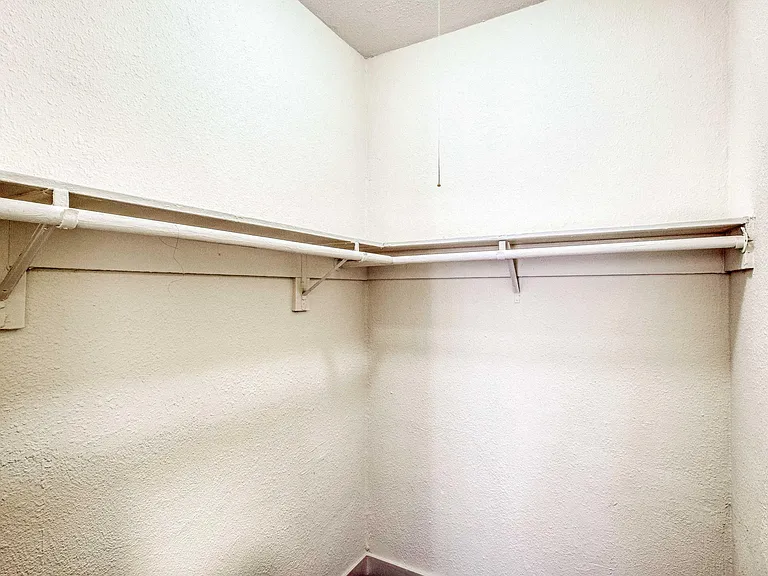 Gordon Street Apartments — Photo 12