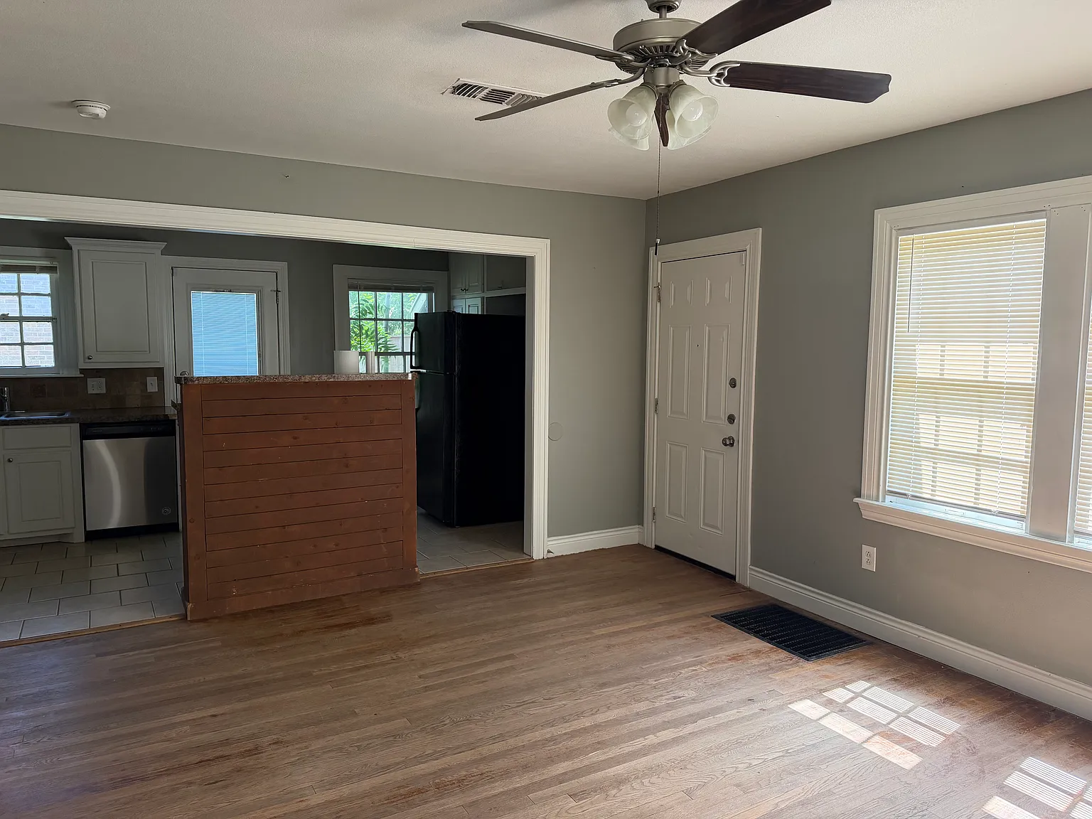 3 bed, 1048 sqft, $1,250 — Photo 3