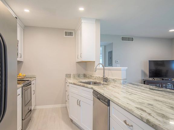 4th image of 303 47th Avenue Dr W APT 157