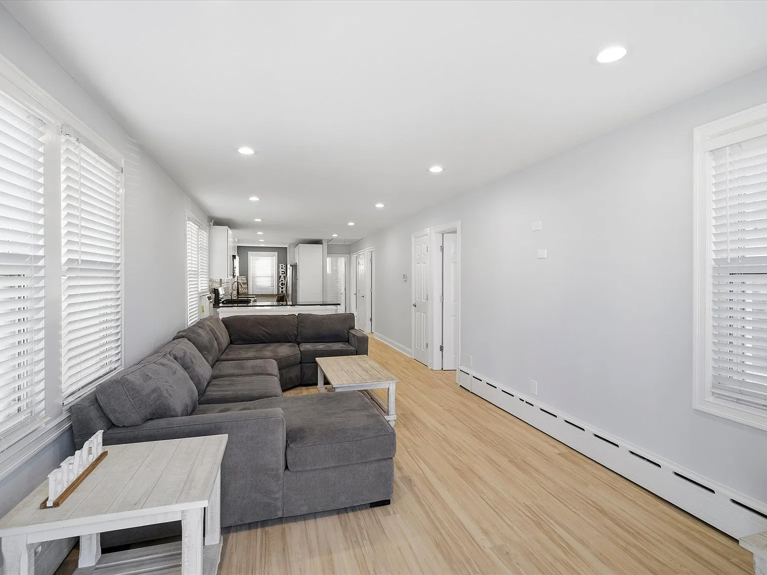 3 bed, 952 sqft, $4,000 — Photo 1